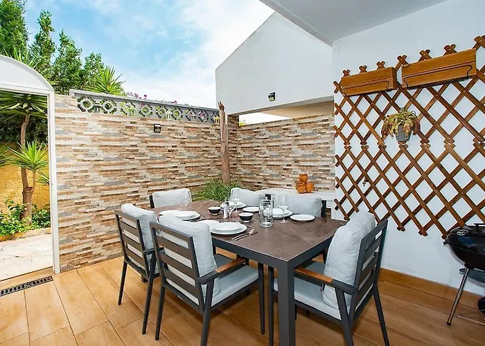 Beautiful And Quiet Family Townhouse In Great Location 度假居 马尔韦利亚