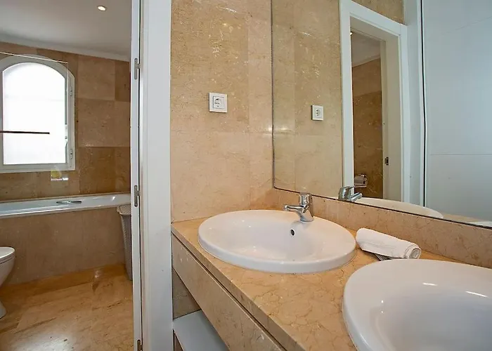 Beautiful And Quiet Family Townhouse In Great Location 度假居 马尔韦利亚