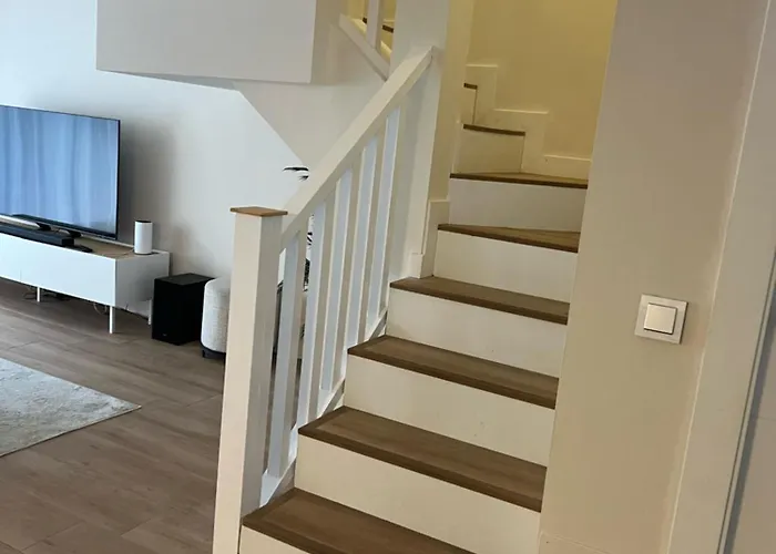 Beautiful And Quiet Family Townhouse In Great Location 度假居 *