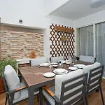 Beautiful And Quiet Family Townhouse In Great Location *