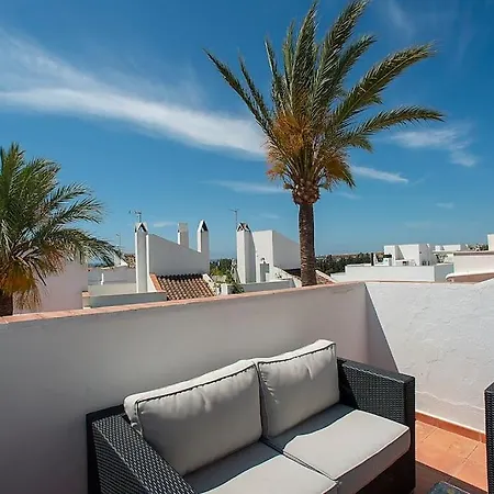 Beautiful And Quiet Family Townhouse In Great Location 別荘