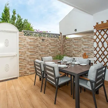 Beautiful And Quiet Family Townhouse In Great Location マルベーリャ