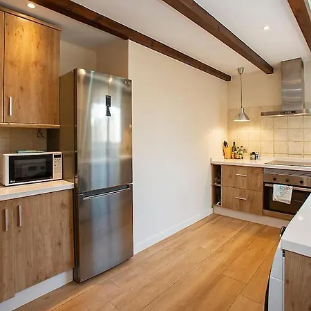 Beautiful And Quiet Family Townhouse In Great Location