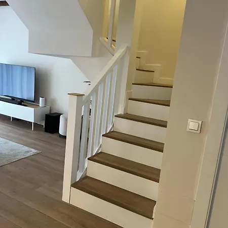 Beautiful And Quiet Family Townhouse In Great Location Nyaraló *