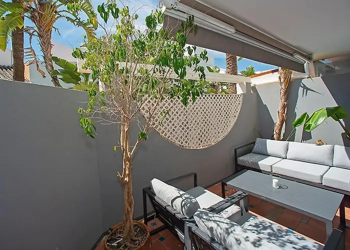 Beautiful And Quiet Family Townhouse In Great Location
