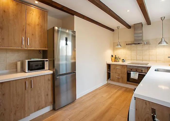 Beautiful And Quiet Family Townhouse In Great Location