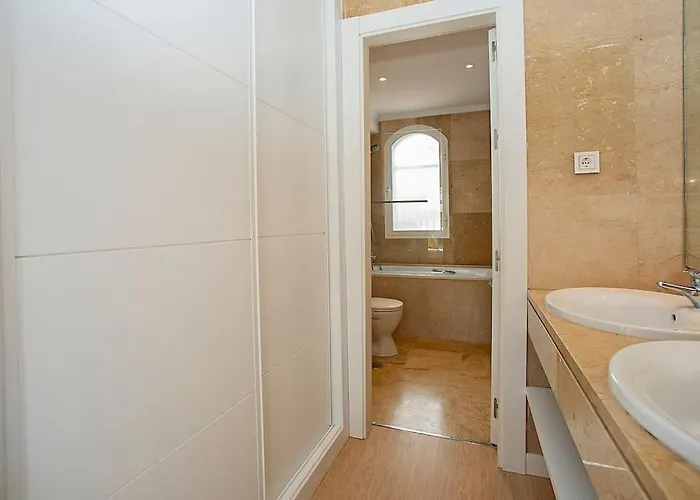 Beautiful And Quiet Family Townhouse In Great Location Дом отдыха Марбелья