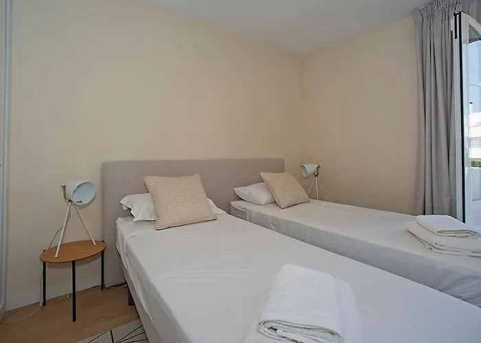 Beautiful And Quiet Family Townhouse In Great Location Дом отдыха *